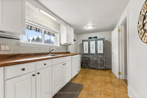 22 James Street E Brockville ON K6V 1J9