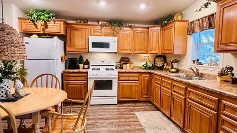 16 Sutton Drive Ashfield-colborne-wawanosh ON N7A 3Y3