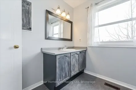 219 Elizabeth Crescent Centre Wellington ON N1M 3N1