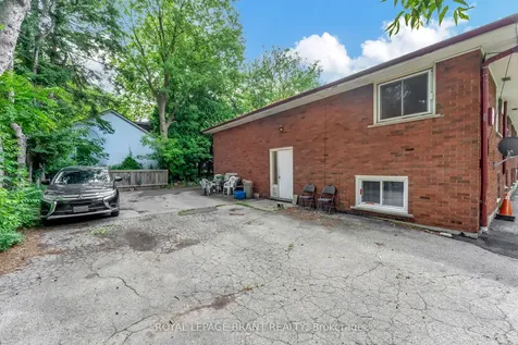 16 East Avenue Brantford ON N3S 3L1