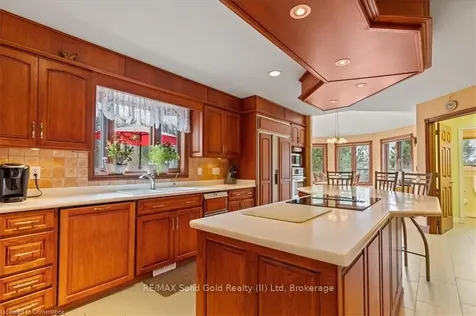 2 Hickory Hollow Brant ON N0E 1N0