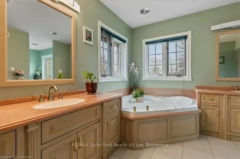 2 Hickory Hollow Brant ON N0E 1N0