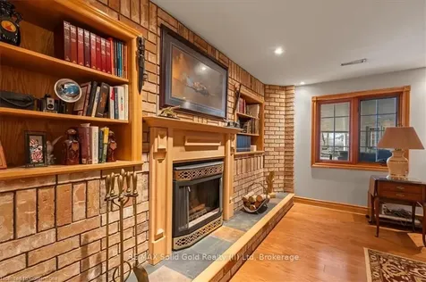 2 Hickory Hollow Brant ON N0E 1N0