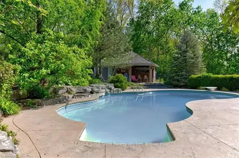 2 Hickory Hollow Brant ON N0E 1N0