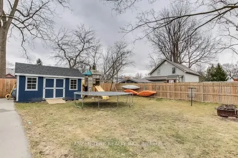 32 Street George Street Aylmer ON N5H 2M1