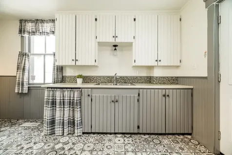 37 Orchard Street Brockville ON K6V 2J6