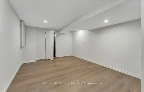 248 Grand Street Brantford ON N3R 4C4