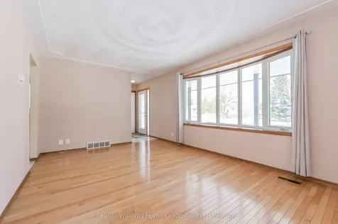 585 Street David Street N Centre Wellington ON N1M 2K5