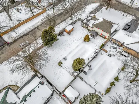 21 Seneca Crescent Brantford ON N3R 1K3