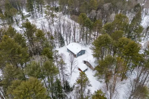 1118 Lone Pine Drive Bracebridge ON P1L 1X4