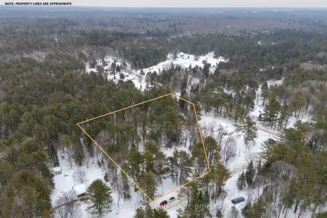 1118 Lone Pine Drive Bracebridge ON P1L 1X4