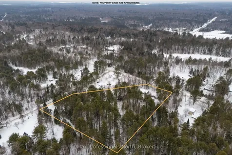 1118 Lone Pine Drive Bracebridge ON P1L 1X4