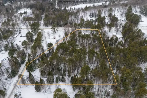 1118 Lone Pine Drive Bracebridge ON P1L 1X4