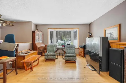 1118 Lone Pine Drive Bracebridge ON P1L 1X4