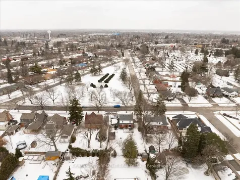 46 The Strand Avenue Brantford ON N3R 1Z4