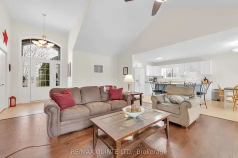 14 Roslin Court Centre Hastings ON K0K 2Y0