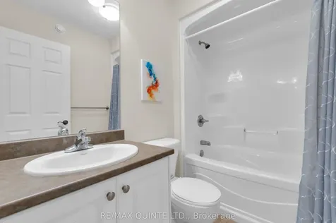 14 Roslin Court Centre Hastings ON K0K 2Y0