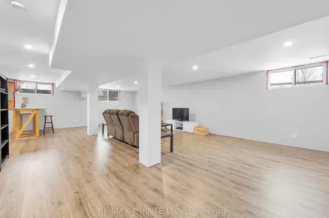 14 Roslin Court Centre Hastings ON K0K 2Y0