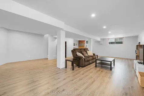 14 Roslin Court Centre Hastings ON K0K 2Y0