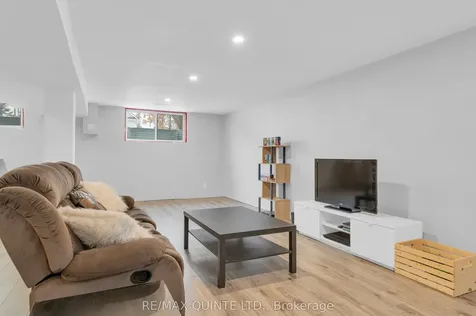 14 Roslin Court Centre Hastings ON K0K 2Y0