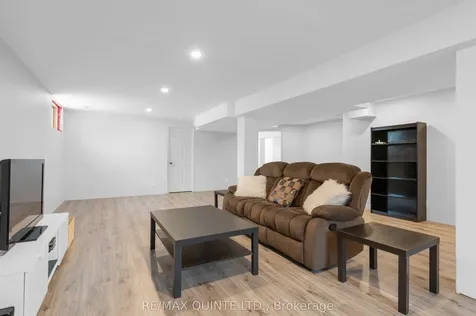 14 Roslin Court Centre Hastings ON K0K 2Y0