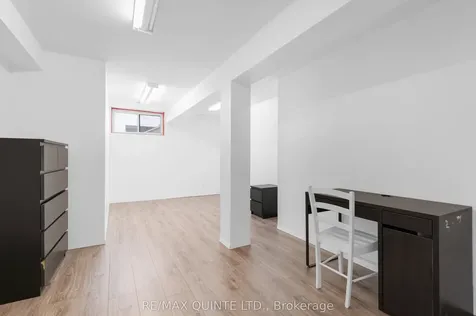 14 Roslin Court Centre Hastings ON K0K 2Y0