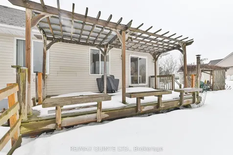 14 Roslin Court Centre Hastings ON K0K 2Y0