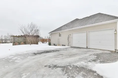 14 Roslin Court Centre Hastings ON K0K 2Y0