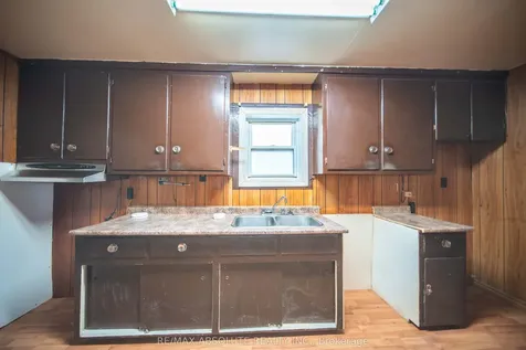 3856 Champlain Street Clarence-rockland ON K0A 1E0