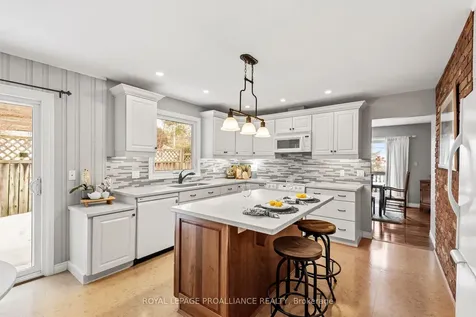 2 Lakeview Heights Brighton ON K0K 1H0