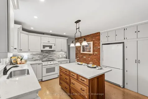 2 Lakeview Heights Brighton ON K0K 1H0