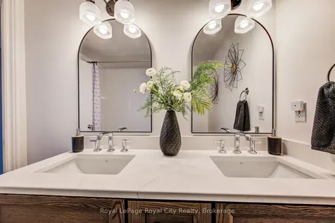 498 Flannery Drive Centre Wellington ON N1M 3P1