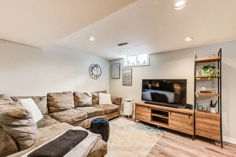 498 Flannery Drive Centre Wellington ON N1M 3P1