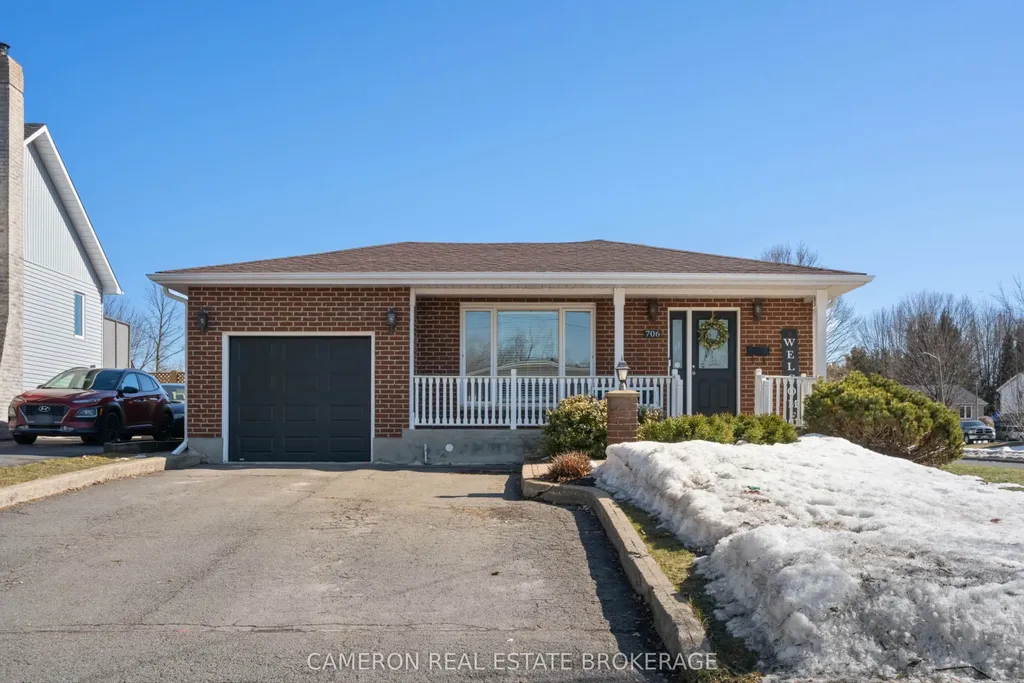 706 Hamilton Crescent Cornwall ON K6H 6V5