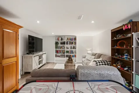 706 Hamilton Crescent Cornwall ON K6H 6V5