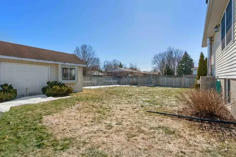 706 Hamilton Crescent Cornwall ON K6H 6V5