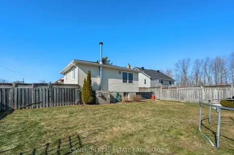 706 Hamilton Crescent Cornwall ON K6H 6V5