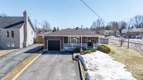 706 Hamilton Crescent Cornwall ON K6H 6V5