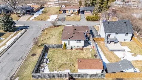 706 Hamilton Crescent Cornwall ON K6H 6V5