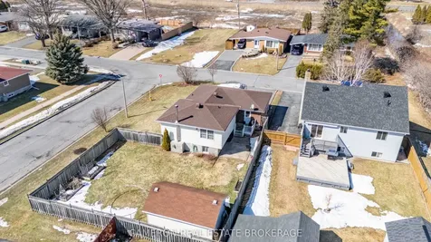 706 Hamilton Crescent Cornwall ON K6H 6V5