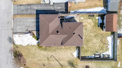 706 Hamilton Crescent Cornwall ON K6H 6V5