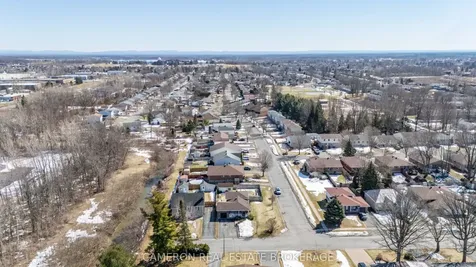 706 Hamilton Crescent Cornwall ON K6H 6V5