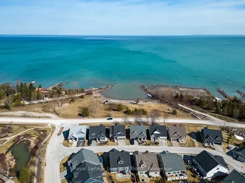 124 Beacon Drive Blue Mountains ON N0H 2P0