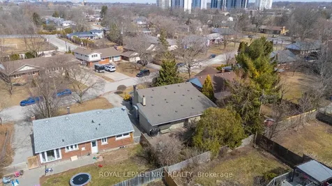 8 Macbeth Boulevard St. Catharines ON L2T 2M2