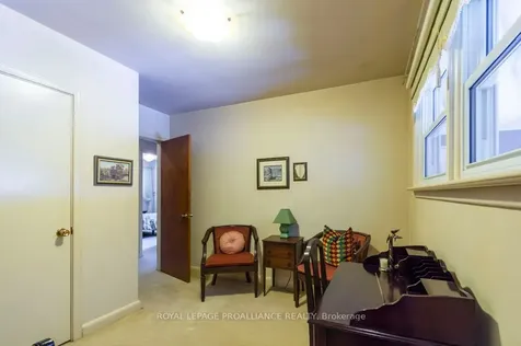 82 Crestview Avenue Belleville ON K8N 1W9