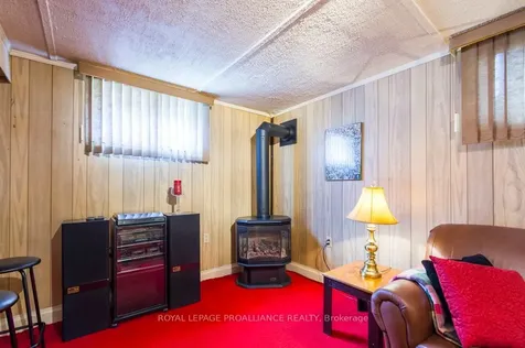 82 Crestview Avenue Belleville ON K8N 1W9