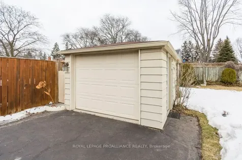 82 Crestview Avenue Belleville ON K8N 1W9