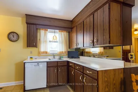 82 Crestview Avenue Belleville ON K8N 1W9