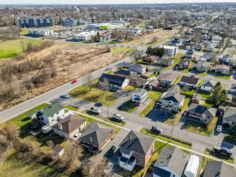 1004 Grand Avenue Cornwall ON K6H 4T4