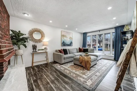 53 Winding Way Brantford ON N3R 3S4